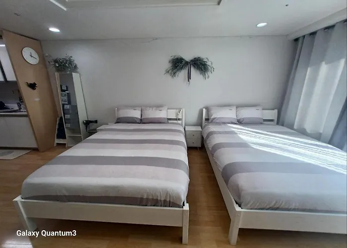 Hongdae Residence-4 - 1min From Hongik Univ Station #1 Apartment Seoul